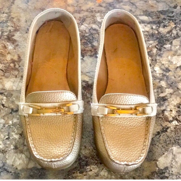 AEROSOLES Shoes - Gold Aerosoles Manuscript Loafers Size 6